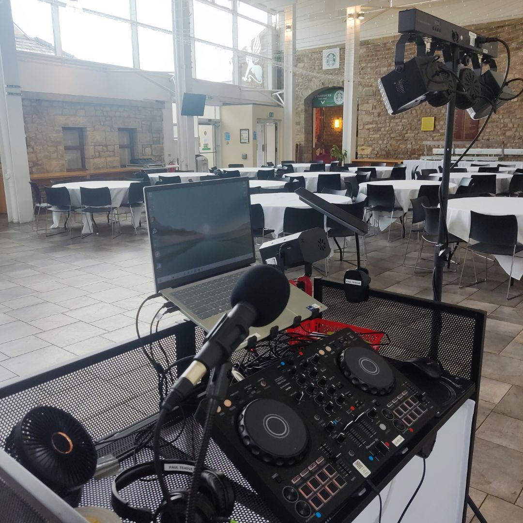 DJ002 DJ set-up