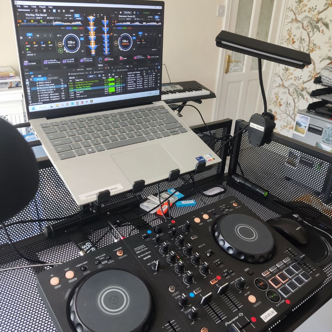 DJ004 DJ set-up